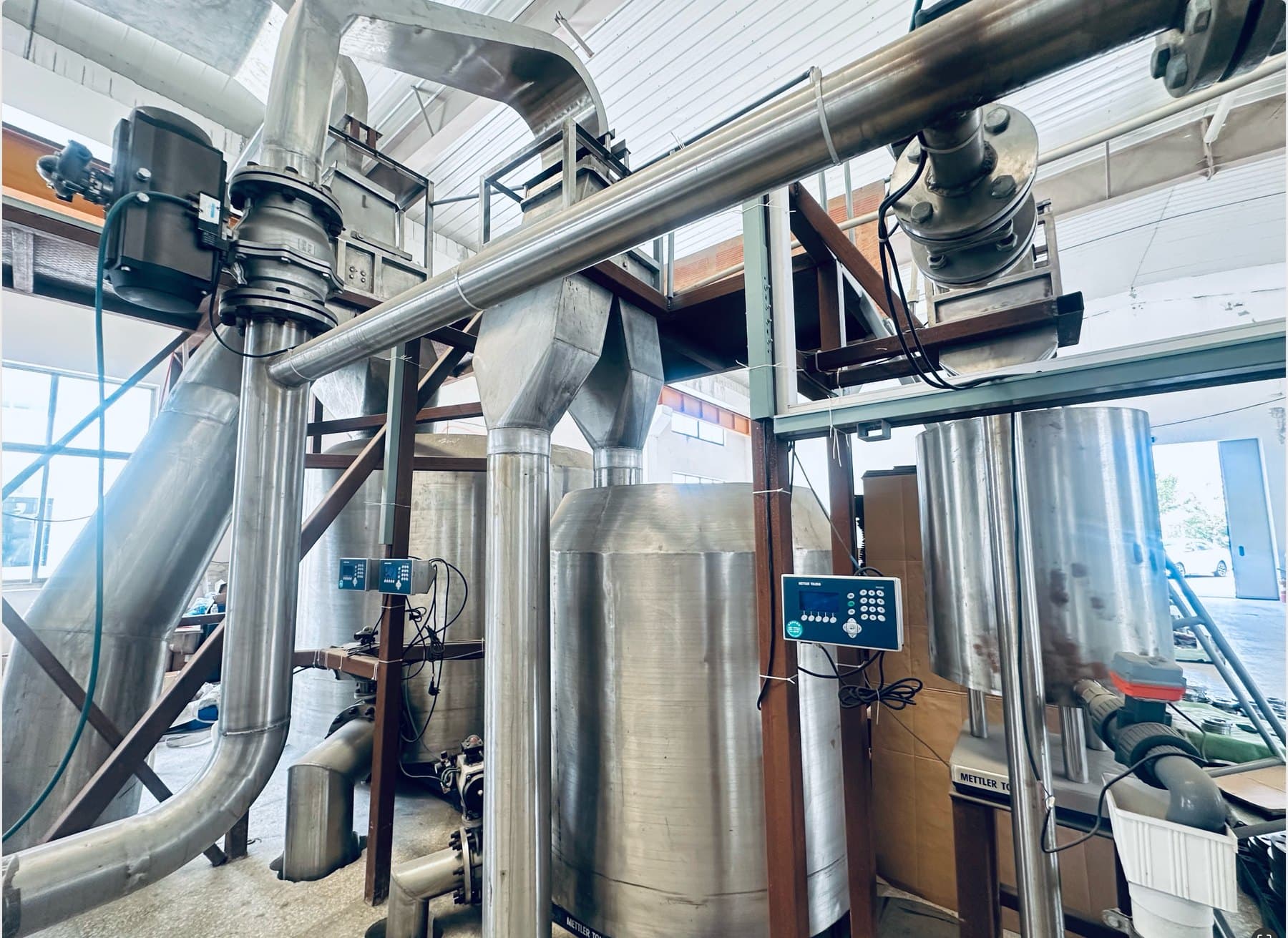 Gravimetric liquid calibration collection vessels, piping and weighing displays