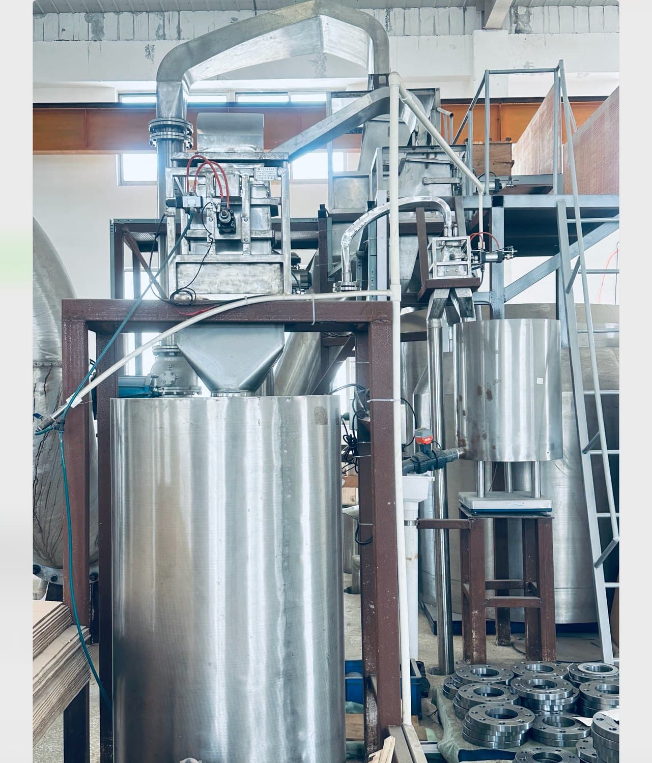 Gravimetric liquid collection vessels and METTLER TOLEDO weighing equipment
